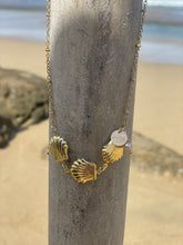 Load image into Gallery viewer, Sea Shell Chain Necklace