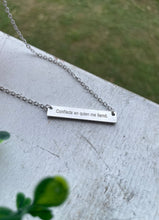 Load image into Gallery viewer, Confiada en quien me llamó, Stainless Steel Message Chain Necklace, Inspirational Necklace