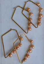 Load image into Gallery viewer, Peach Pearls Earrings