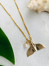 Load image into Gallery viewer, Whale Pearls Chain Necklace
